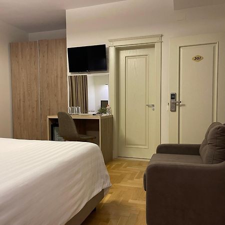 Mervin Hotel Krujë Buitenkant foto