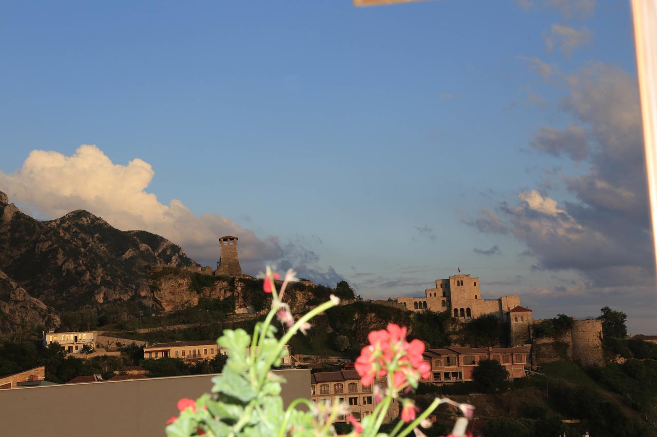 Mervin Hotel Krujë Buitenkant foto